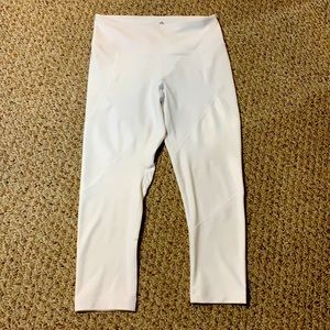 NWOT 90 Degrees by Reflex White Cropped Leggings. Size Small